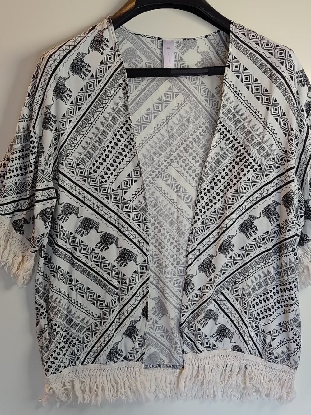 NO Boundary Cardigan Wrap Size Medium M Fringe Light Weight Elephant Motiff